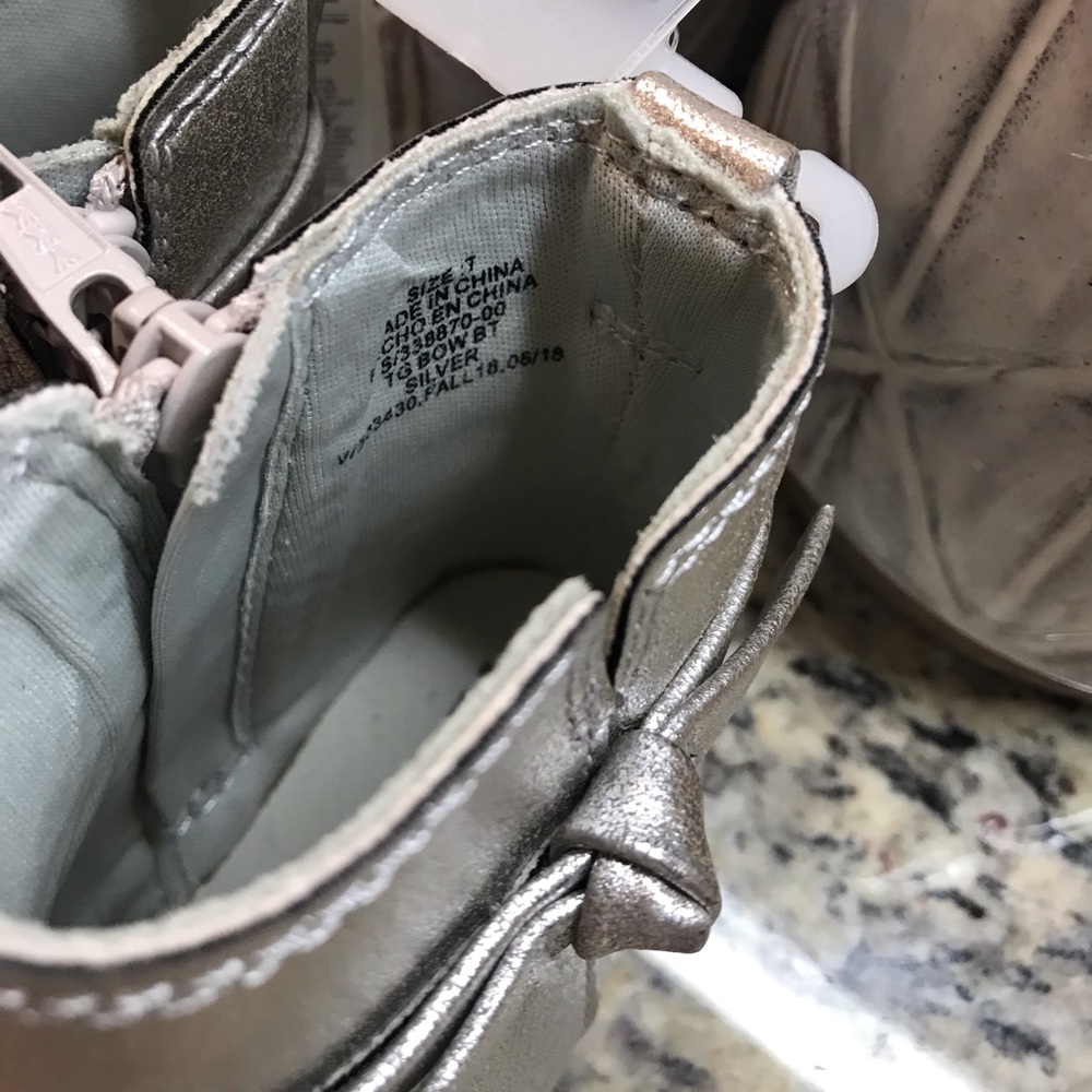 GAP METALLIC BOW TODDLER BOOTS NEW - Picture 6 of 8